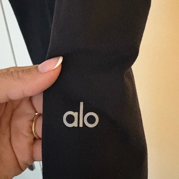 Alo high waisted black leggings - Picture 4 of 4
